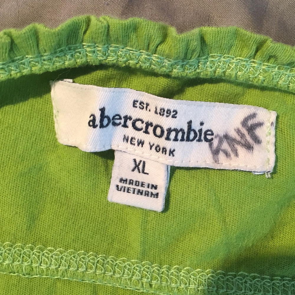 Green rose accented strapless top - Picture 4 of 5